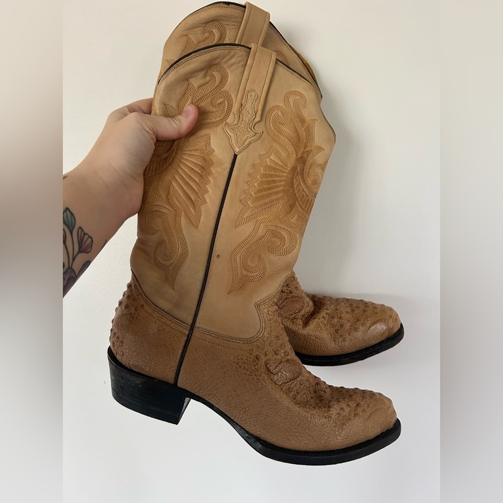 Men's Tan Cowboy Western Boots - Classic Embroidered Shaft